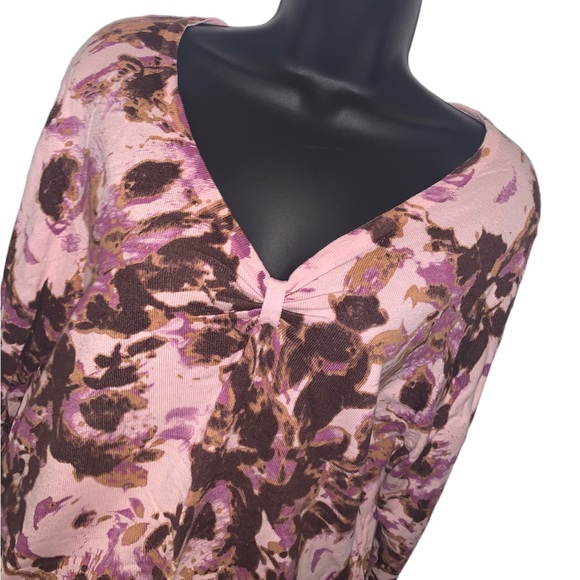 Jaclyn Smith Sweaters - Floral sweater